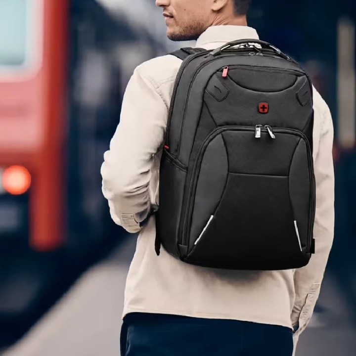 Wenger ruksak za laptop Cosmic 17'' crni