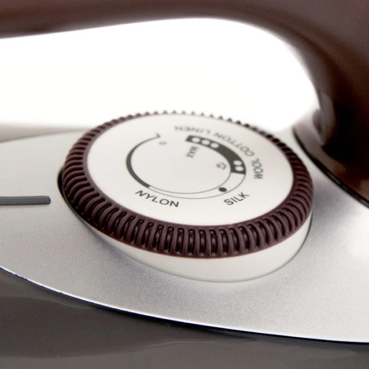 Vivax parna pegla IR-2201CC