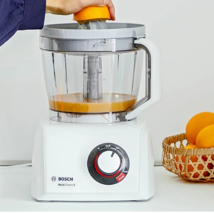 Bosch multipraktik MC812W620, 3.9L posuda, blender, sjeckalica, cijedilo, bijeli