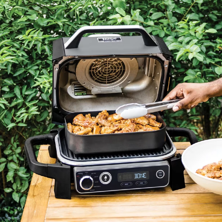 Ninja električni roštilj OG701EU, 7 funkcija.Woodfire tehnologija, do 75% manje masti