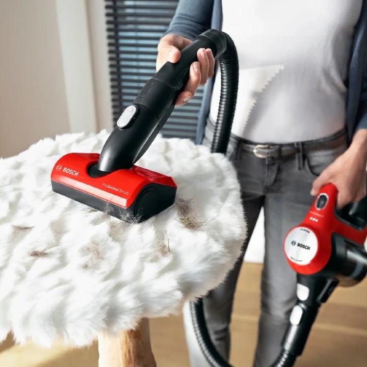 Bosch štapni usisivač BBS711ANM