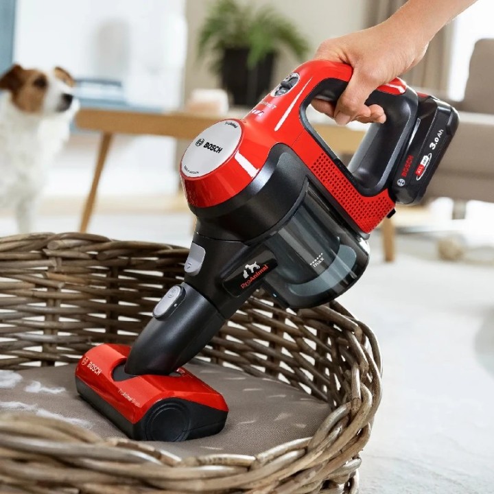 Bosch štapni usisivač BBS711ANM