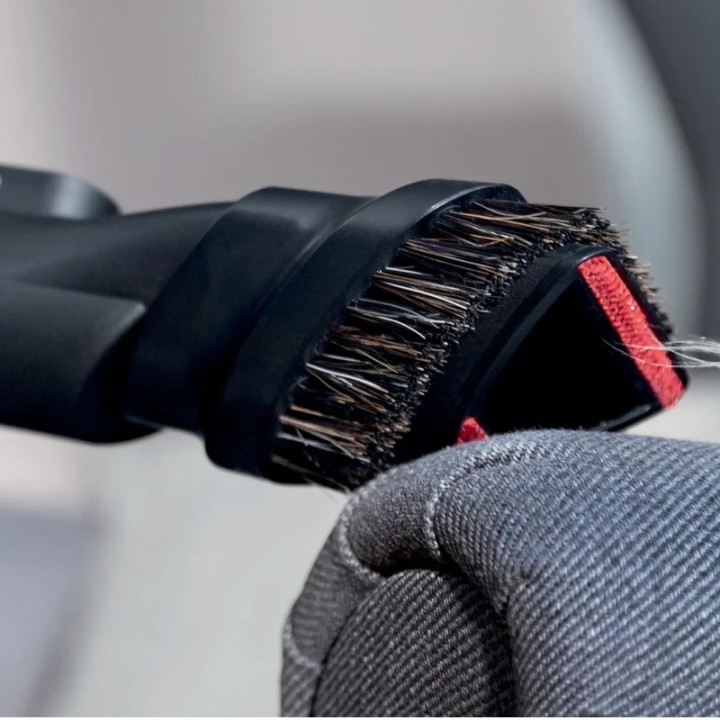 Bosch štapni usisivač BBS711ANM