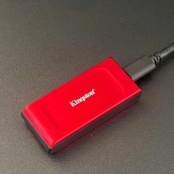 Kingston externi SSD 1TB crveni (SXS1000R/1000G)